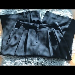 SALE💥 Vince Camuto Crop Dress Shorts